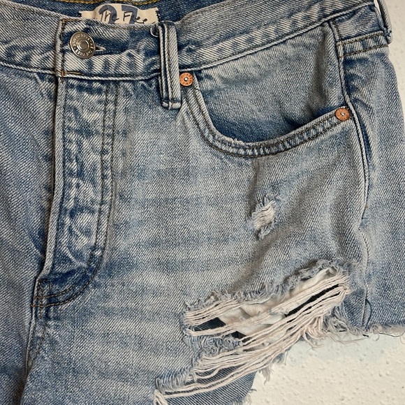 Free People We the Free Mid Rise Distressed Jean Shorts Size 27 - Picture 2 of 8